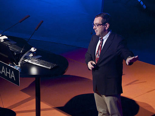 Bern Szukalski speaking on stage